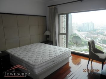 picture 2 Bright and big 237sqm 3BR apartment