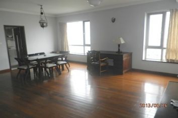 picture 2 Bright and spacious 3BR apt with Western furniture