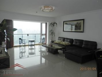 picture 1 3BR apt on 61st floor with Bund view from balcony