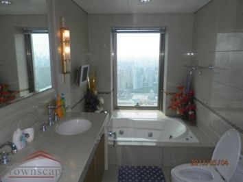 picture 3 3BR apt on 61st floor with Bund view from balcony