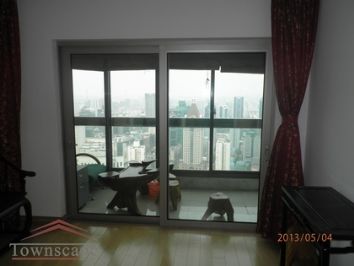 picture 5 3BR apt on 61st floor with Bund view from balcony