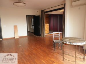 spacious 2bedroom apartment in downtown near line10