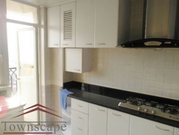picture 2 3br2bth Bright apartment facing south with spacious modern d