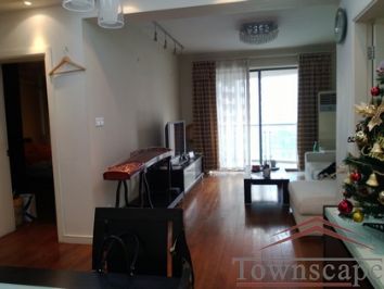 picture 2 4min to Tianzifang and subway L9 cozy 2br apt balcony