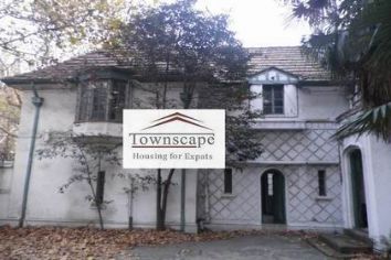 picture 1 1500sqm Garden antique villa for office usage