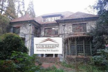 picture 2 1500sqm Garden antique villa for office usage